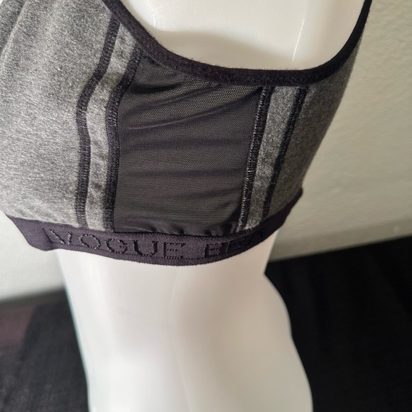 Vogue great and black sports bra size D40 - Picture 3 of 5